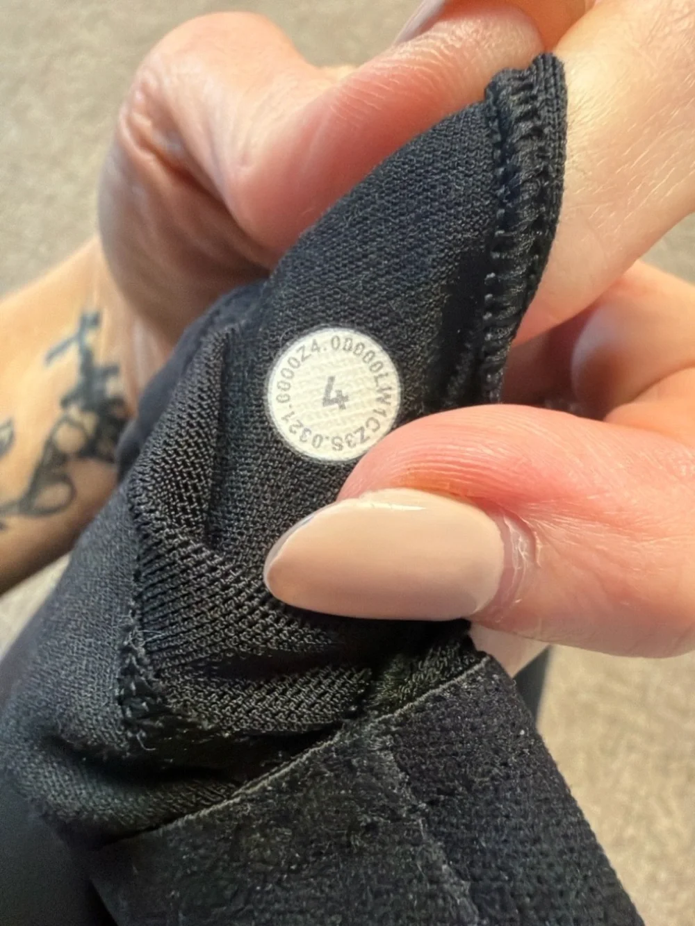 Lululemon Black High Neck Sports Bra Crop Tank Size 4 Athletic Yoga 0819